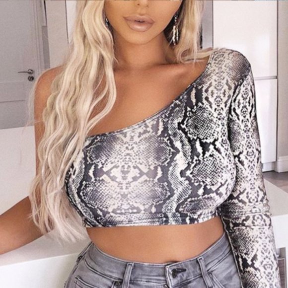 One Sleeve Snake Skin Crop Top 🐍 - Picture 2 of 5
